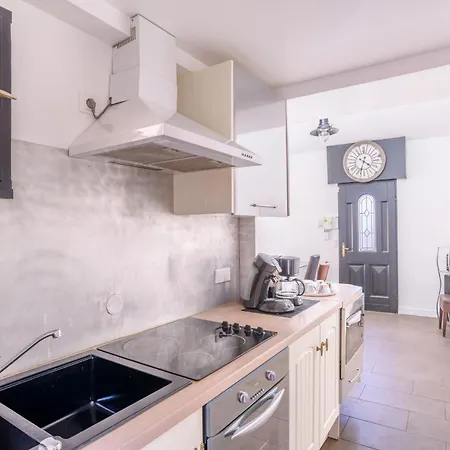 6 Personnes En Centre-ville Et Piscine * Hyères